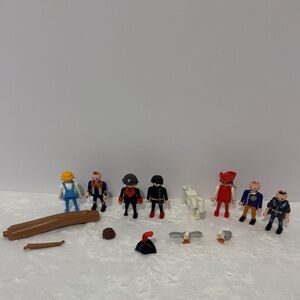 Playmobil lot of 12 piece random figurines